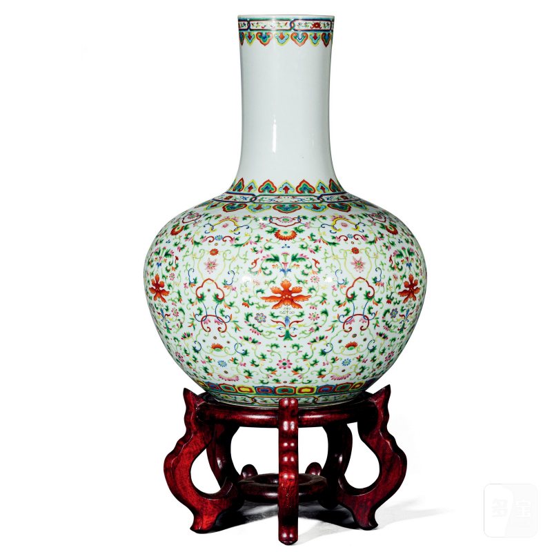 清晚期 粉彩缠枝花卉纹天球瓶 - 图1